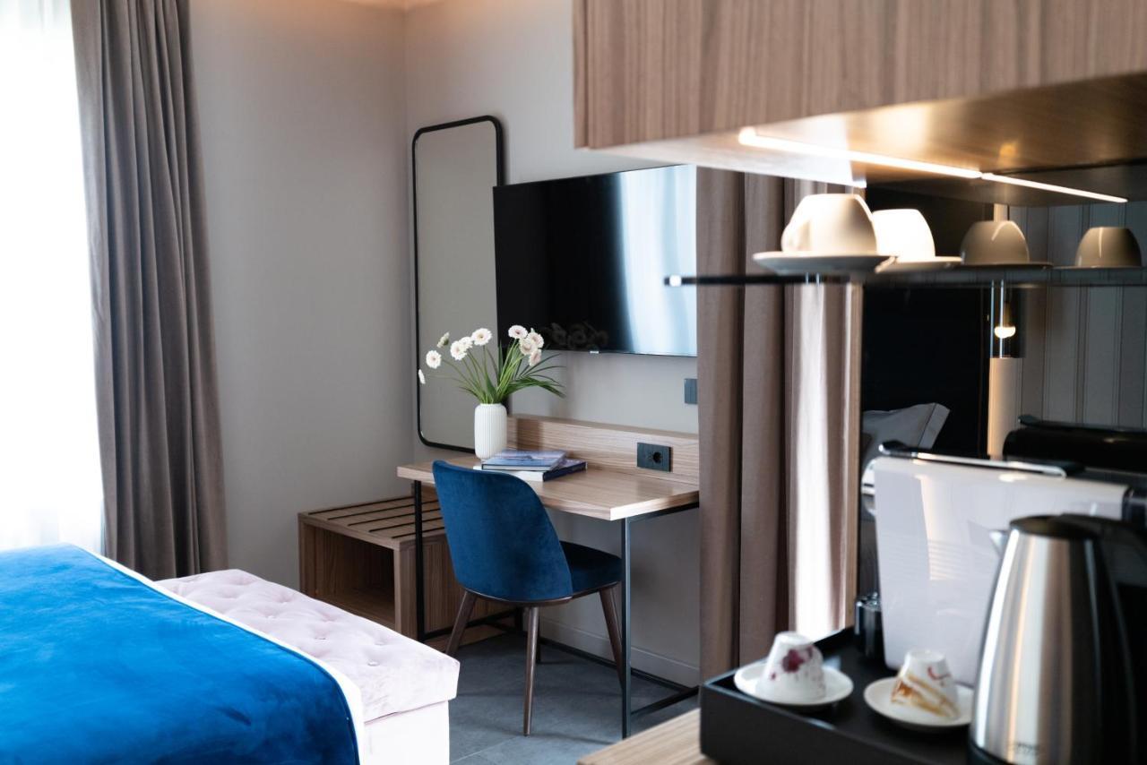 Deluxe Double Room,1298470840:JPEG