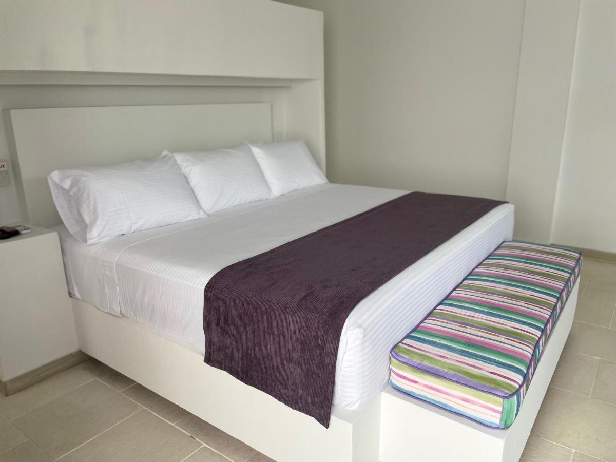 Deluxe King Suite,1306498135:JPEG