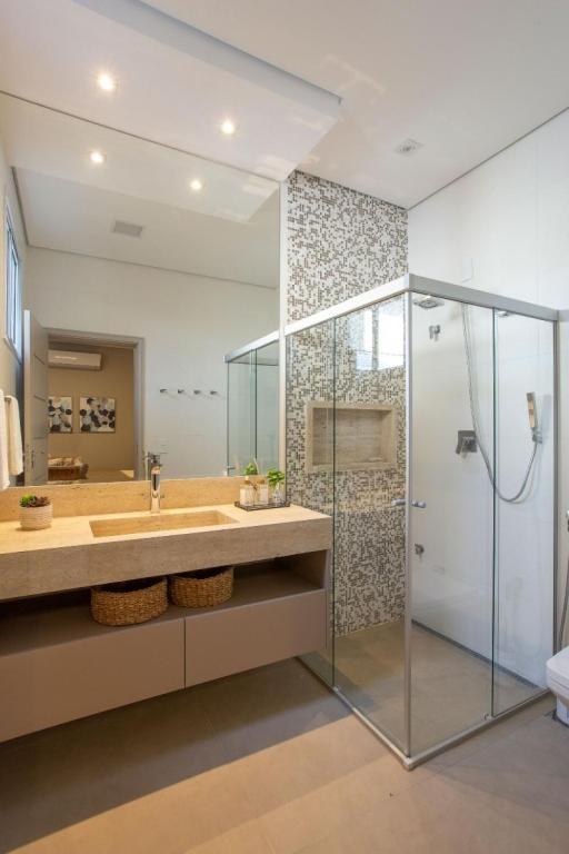 Deluxe Queen Suite