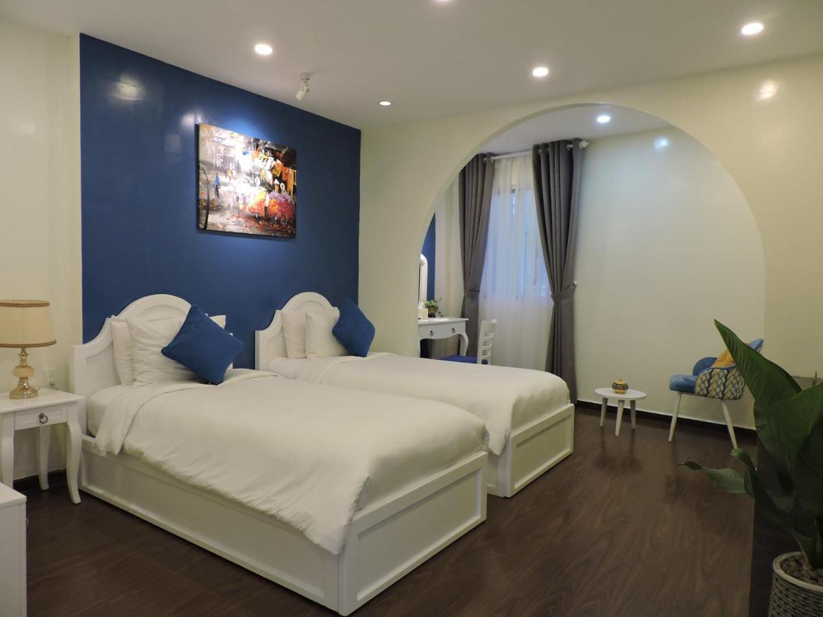 Deluxe Double or Twin Room Window Laundry