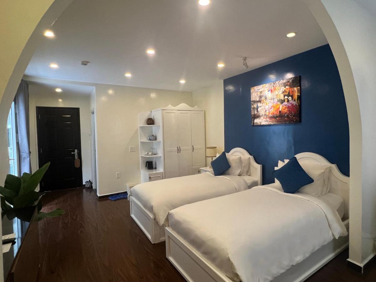 Deluxe Double or Twin Room Window Laundry