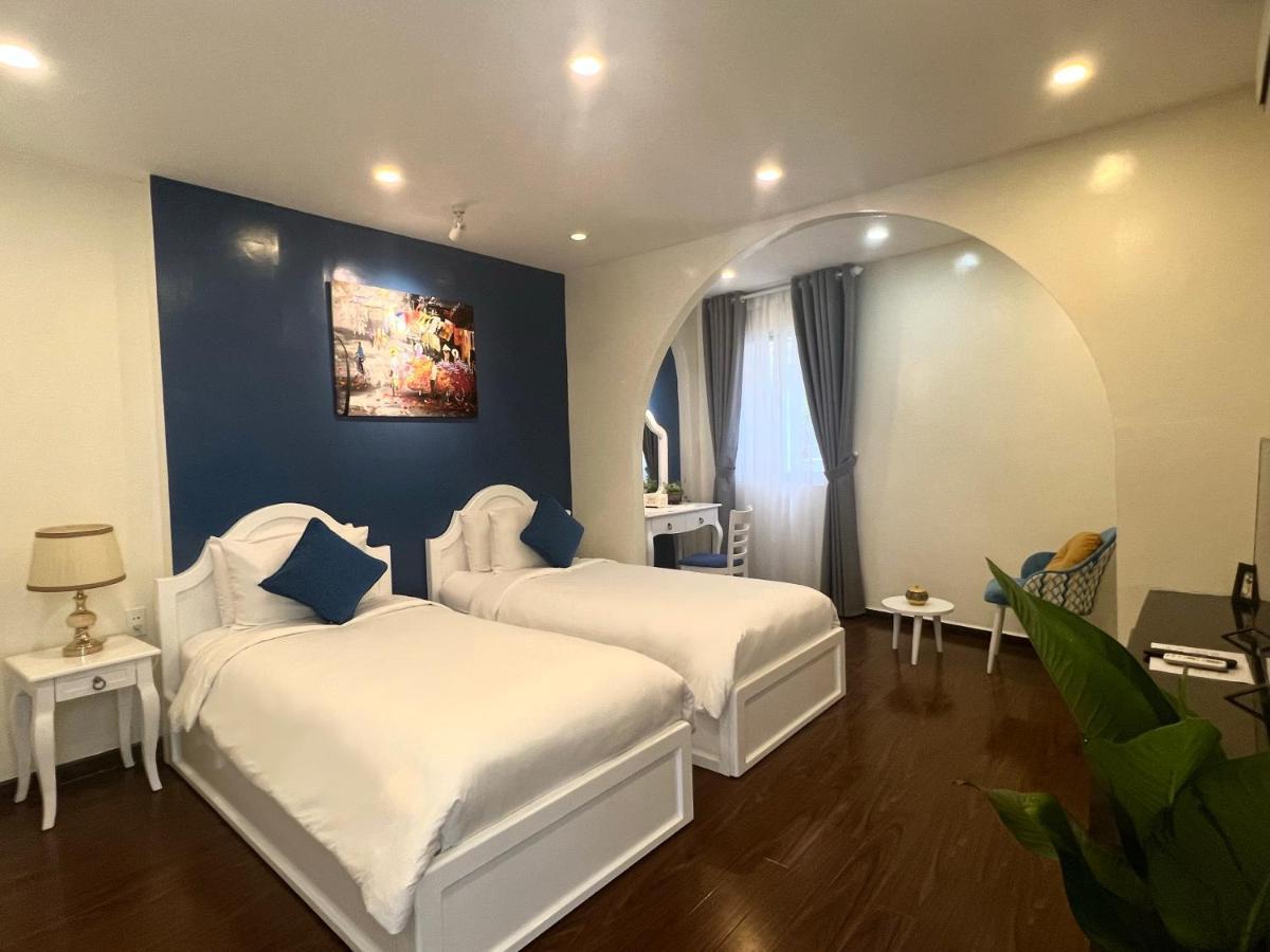 Deluxe Double or Twin Room Window Laundry