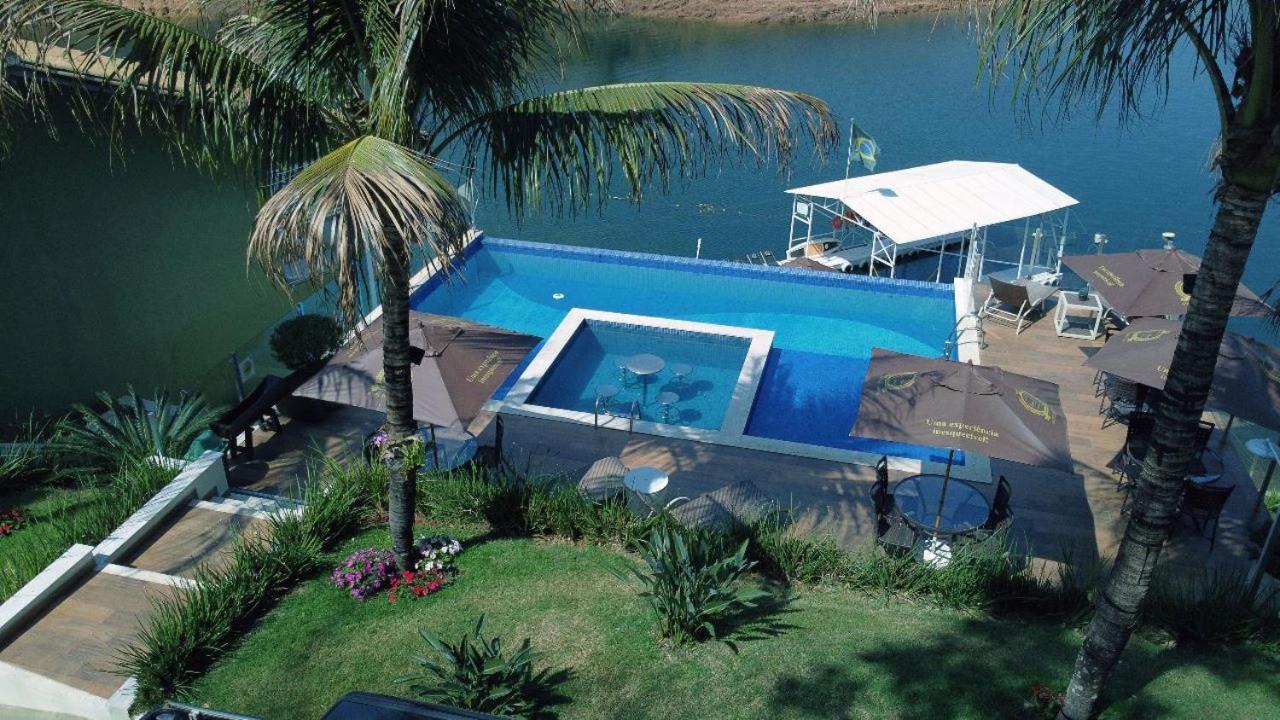 Quarto Família com Vista do Lago