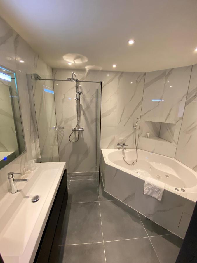Suite con bañera de hidromasaje - Cama extragrande