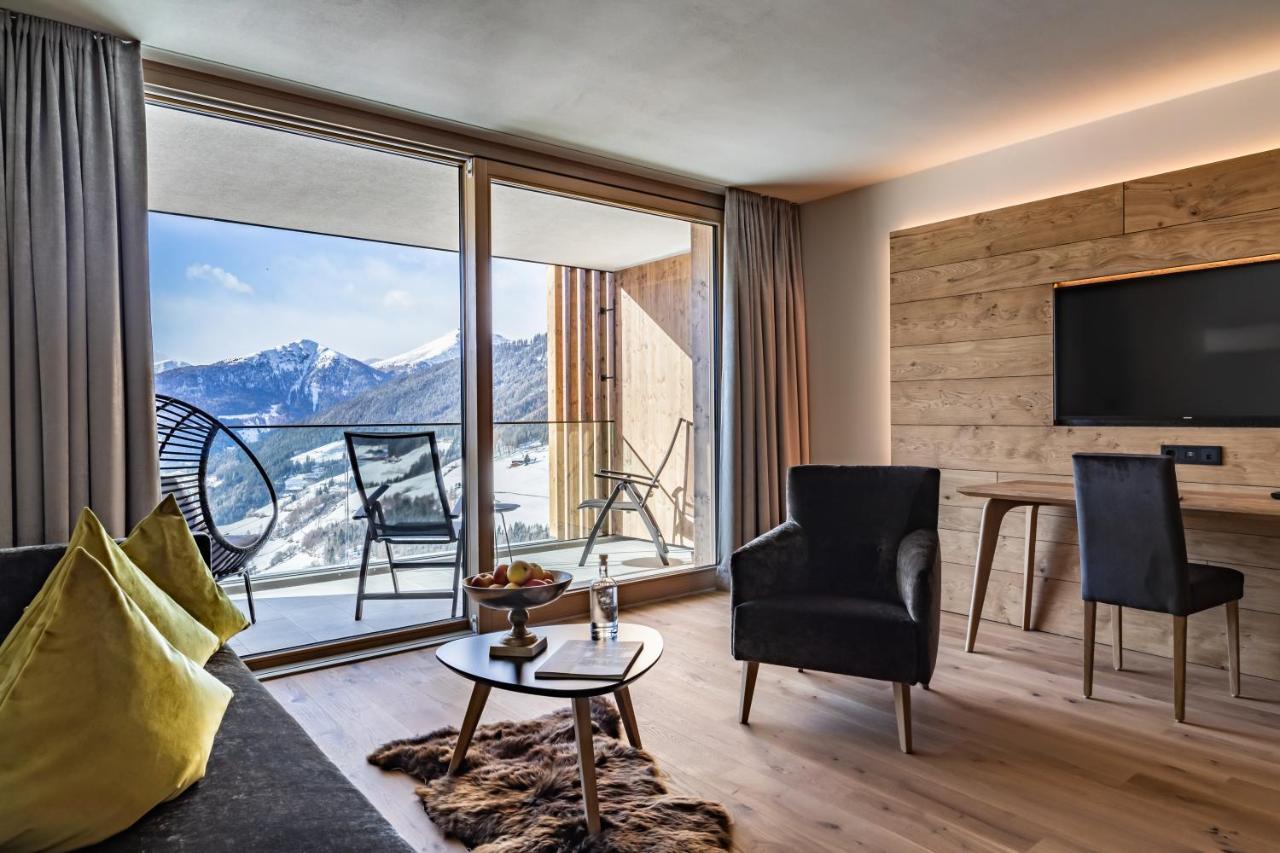 Suite Balcony Mountain View,749565983:JPEG