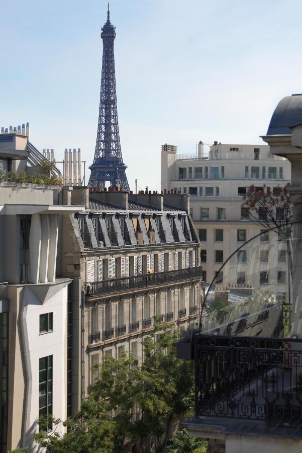 Junior Suite with Eiffel Tower View
