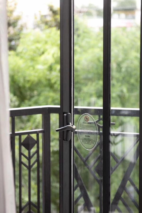 Boutique Balcony King Room -  Welcome Fruit & Snacks & Beer * 1 per stay ( up 2 people )