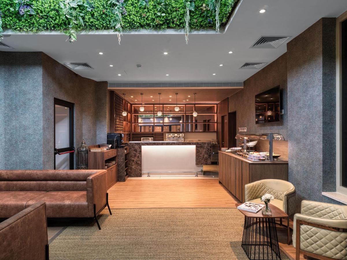 Skylight Suite Outdoor Hot Tub