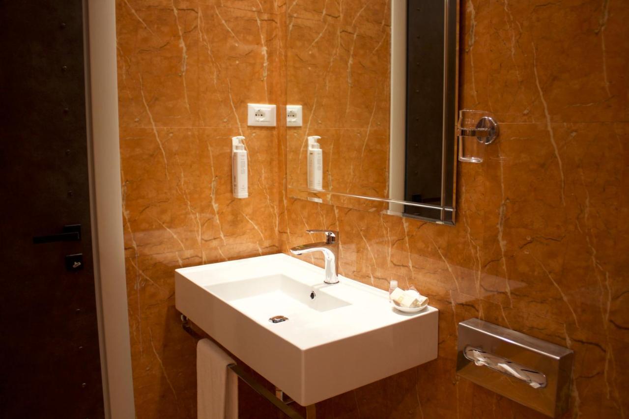 Deluxe Double or Twin Room Side Sea View