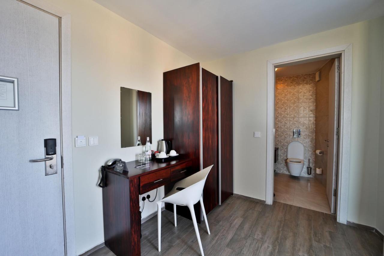 Penthouse Suite with Outdoor Jacuzzi