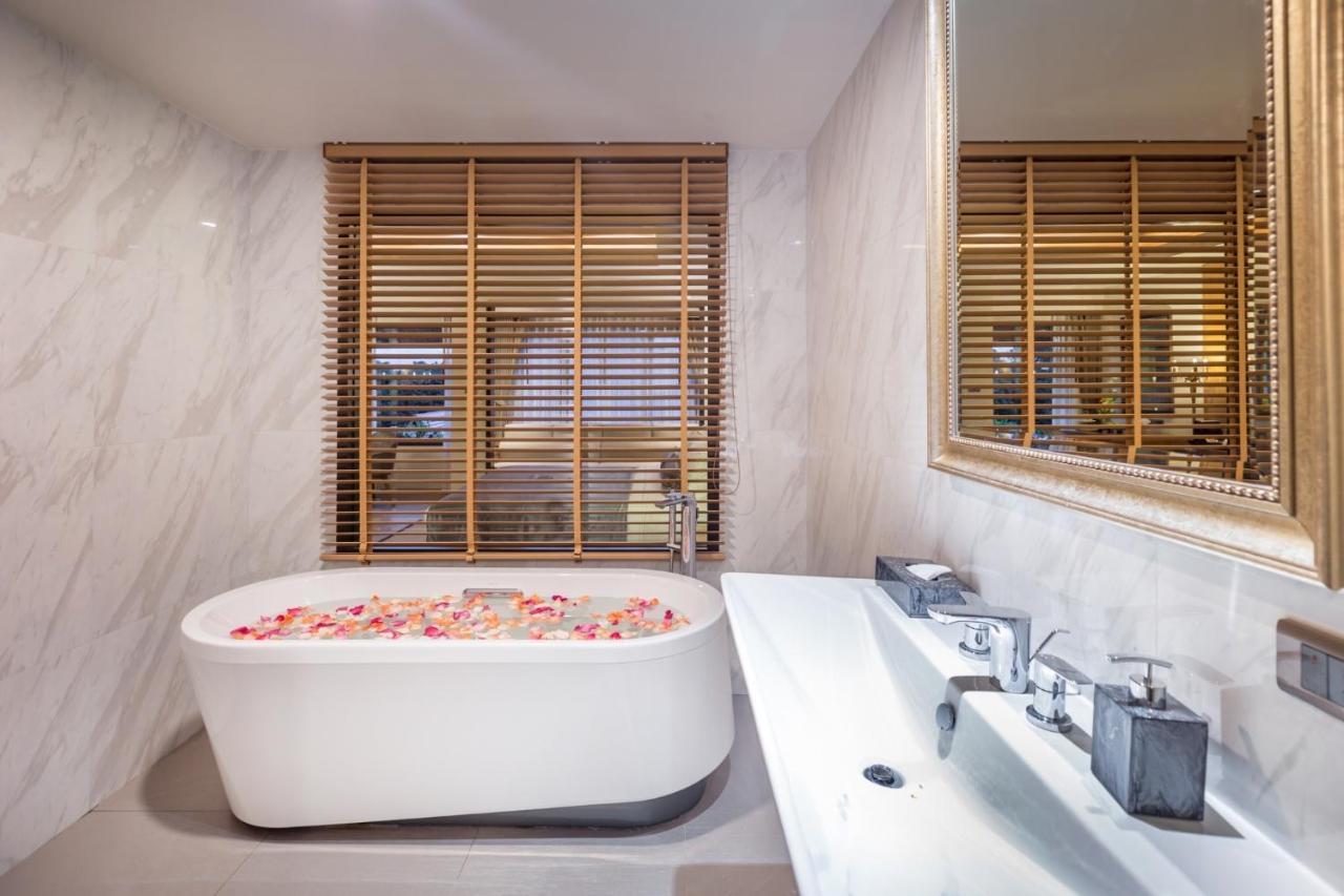 Executive Suite Daybed