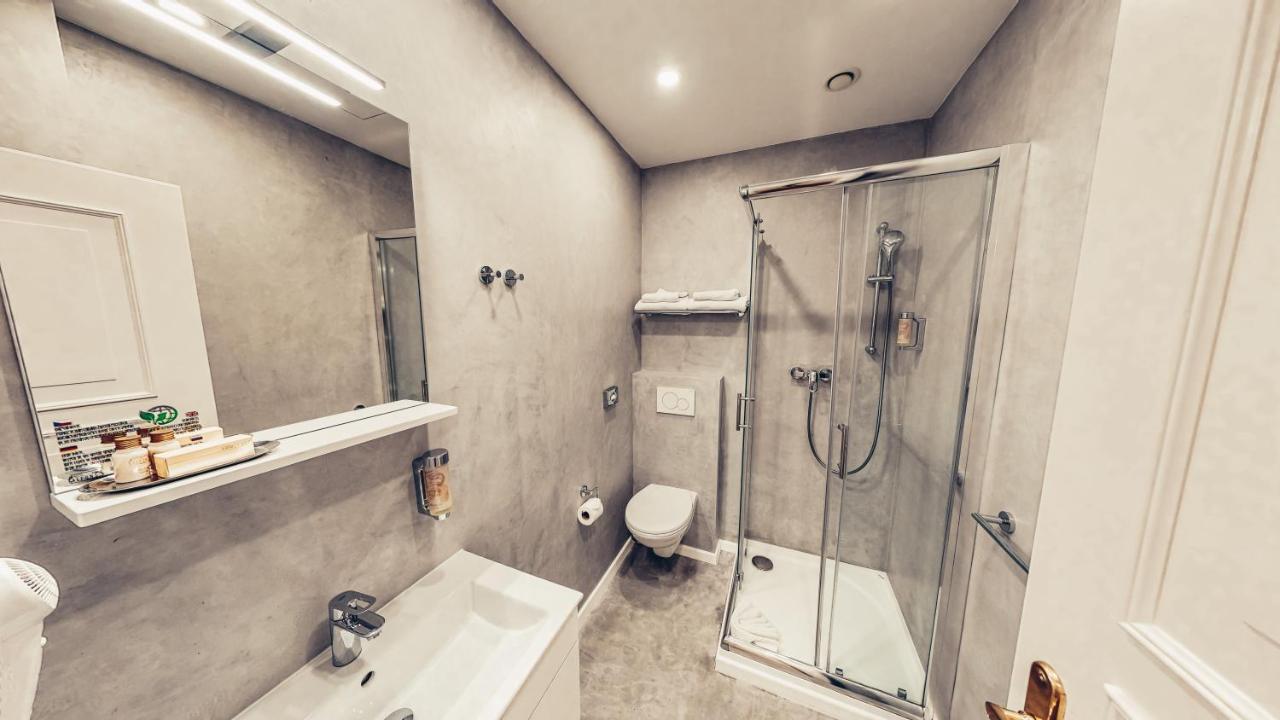 Deluxe Double or Twin Room with Extra Bed,1404439331:JPEG