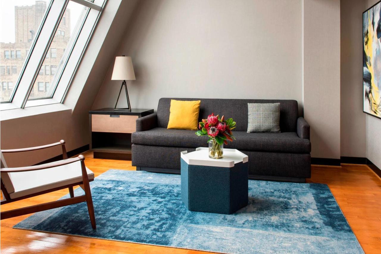 Suite, 1 King, Skyline view, Top floor