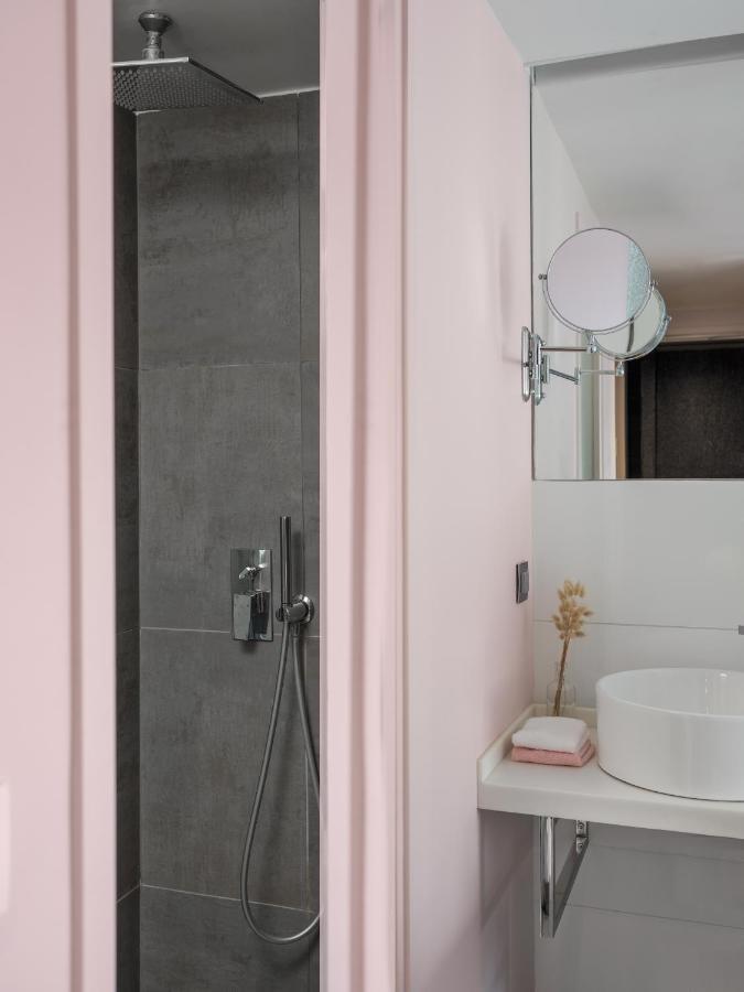 Modern Double Room Echo