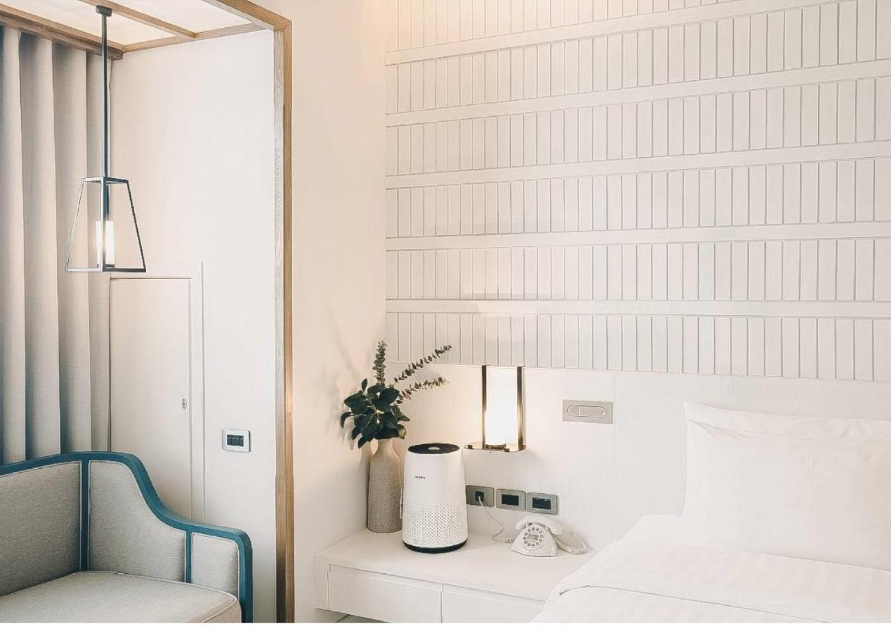 Serene White Twin Room 24 Hours Room