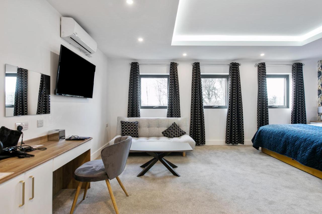 Deluxe Queen Suite