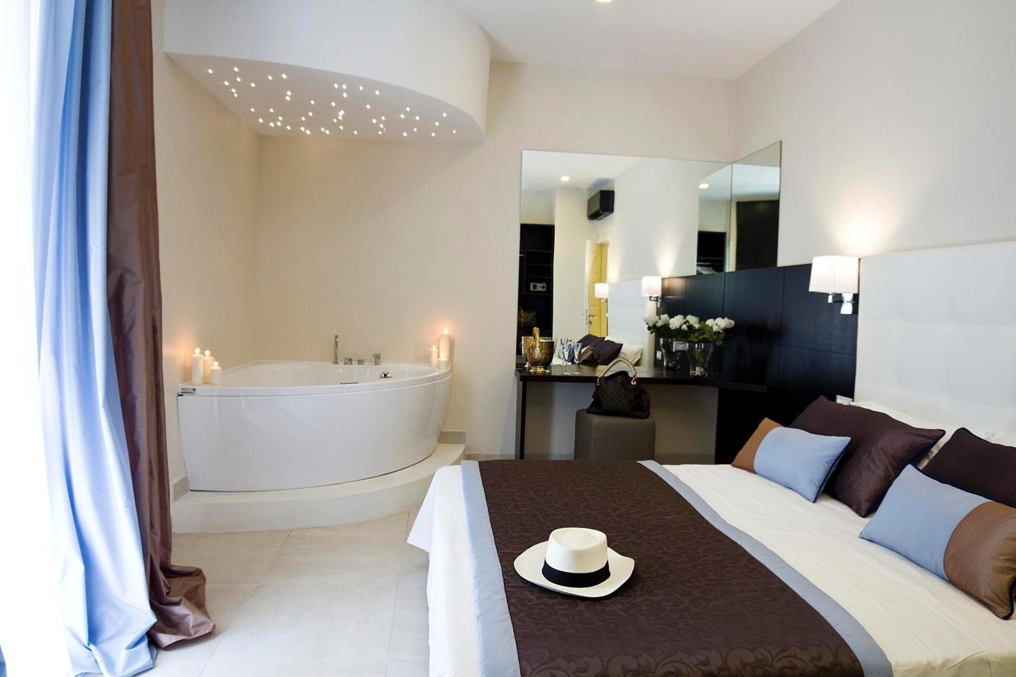 Junior Suite Hot Tub