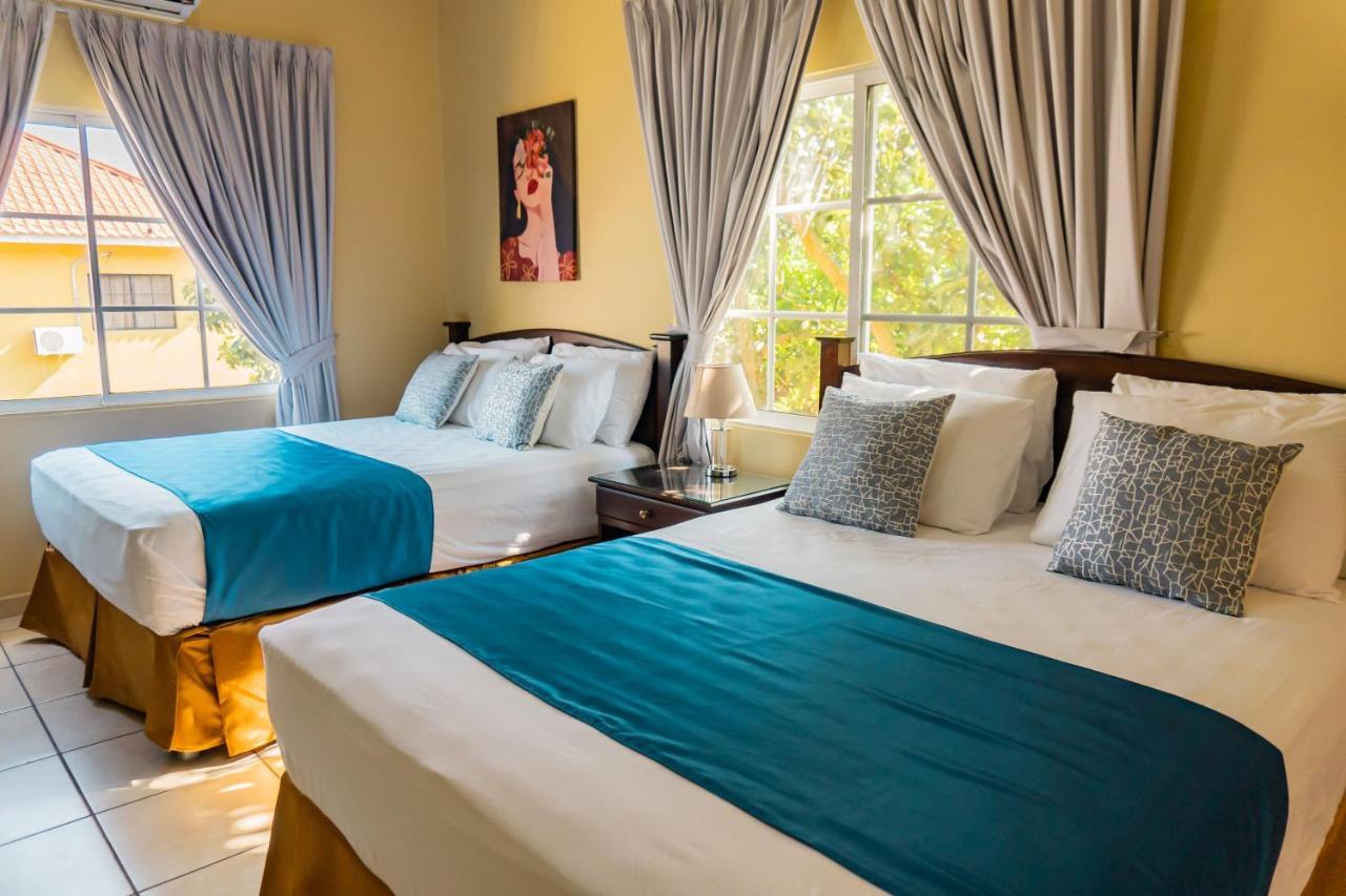 Deluxe Double Room (2 Adults + 1 Child)