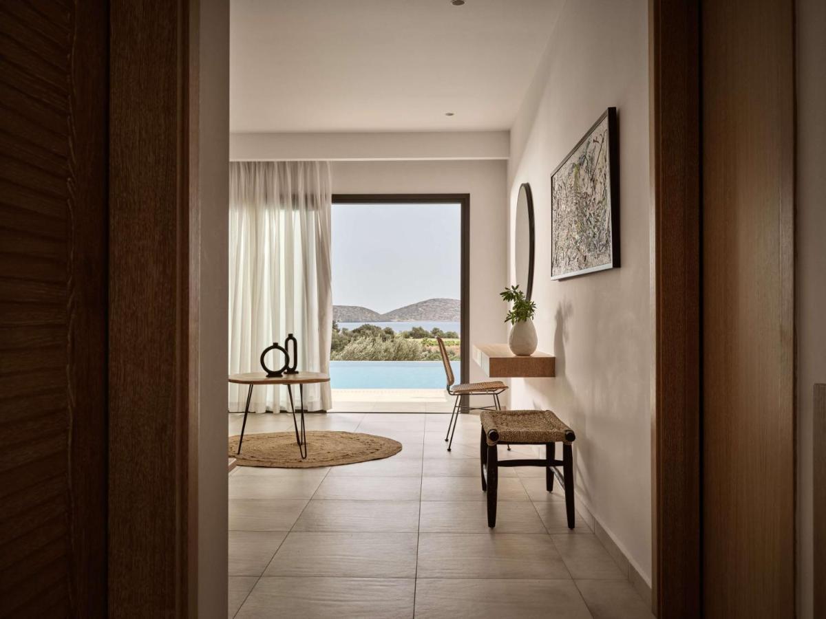 Familiensuite mit Verbindungstür und eigenem Pool