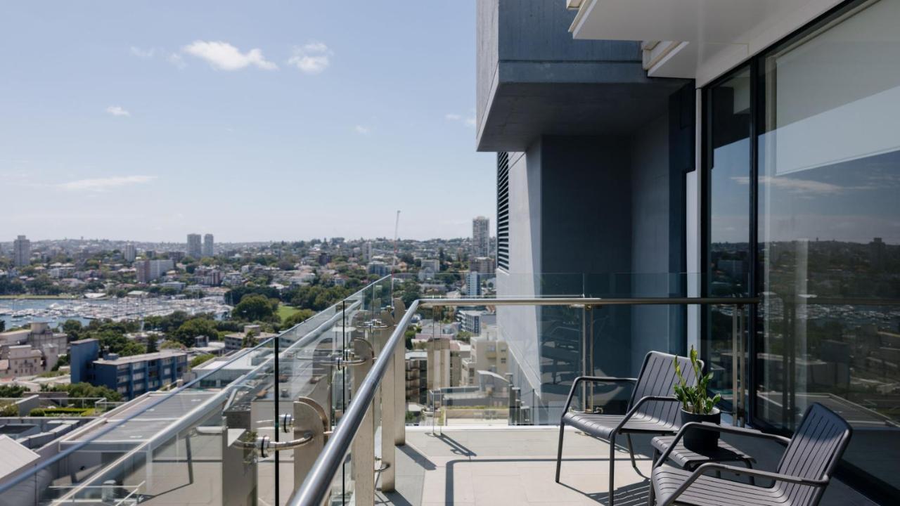 King Suite with Balcony and Harbour View - High Floor