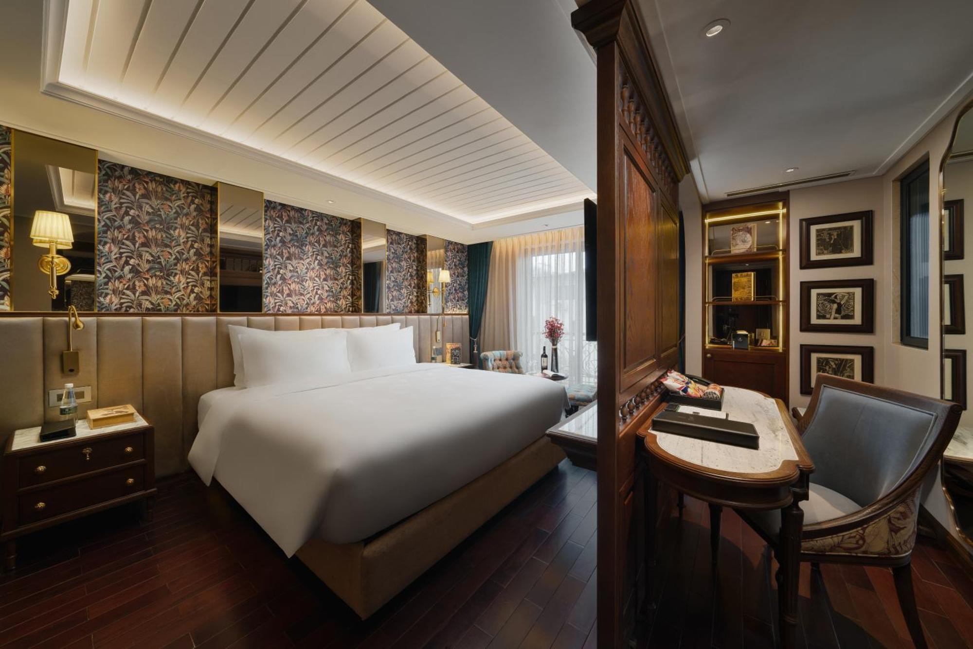 Suite with Hot Tub