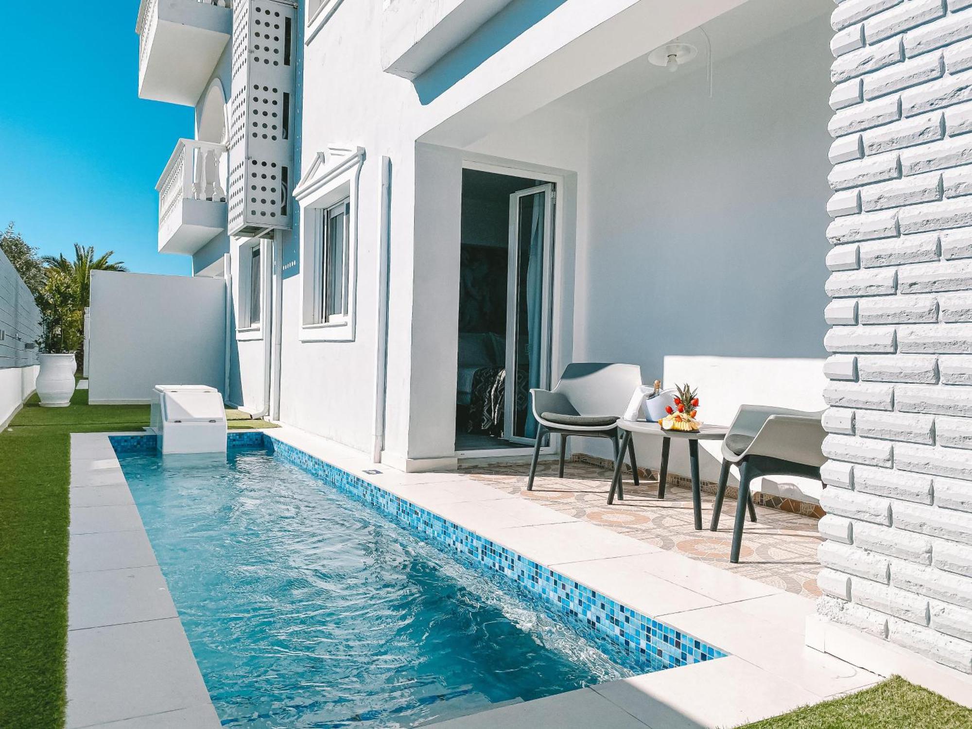 Deluxe Suite with Private Pool,1509537607:JPEG