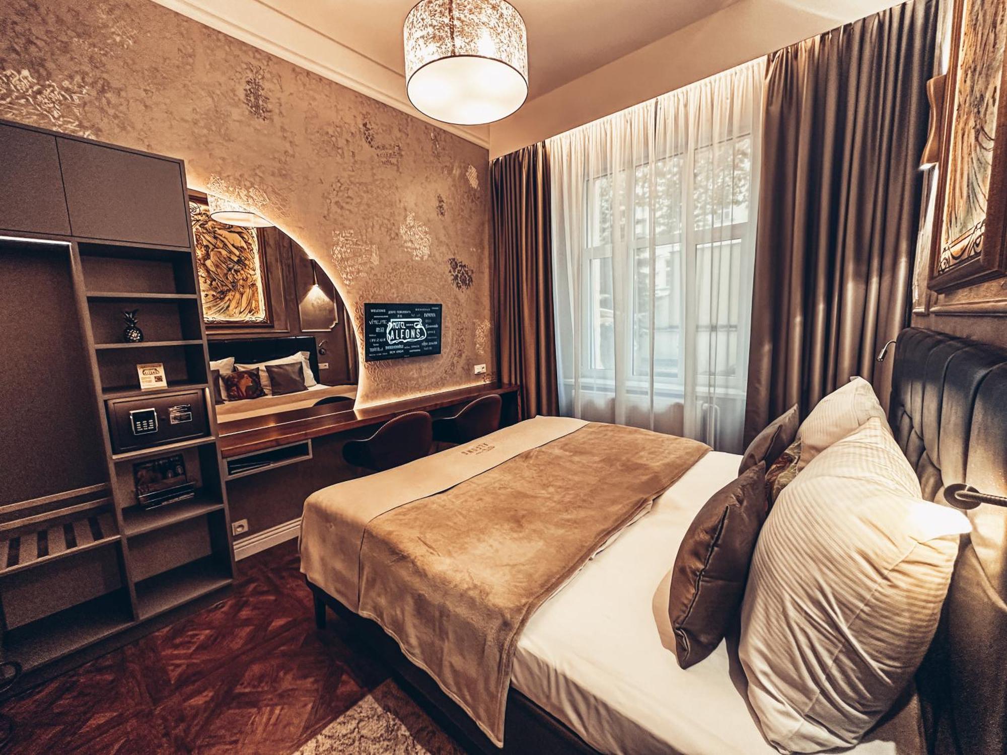 Deluxe King Room,1501788559:JPEG