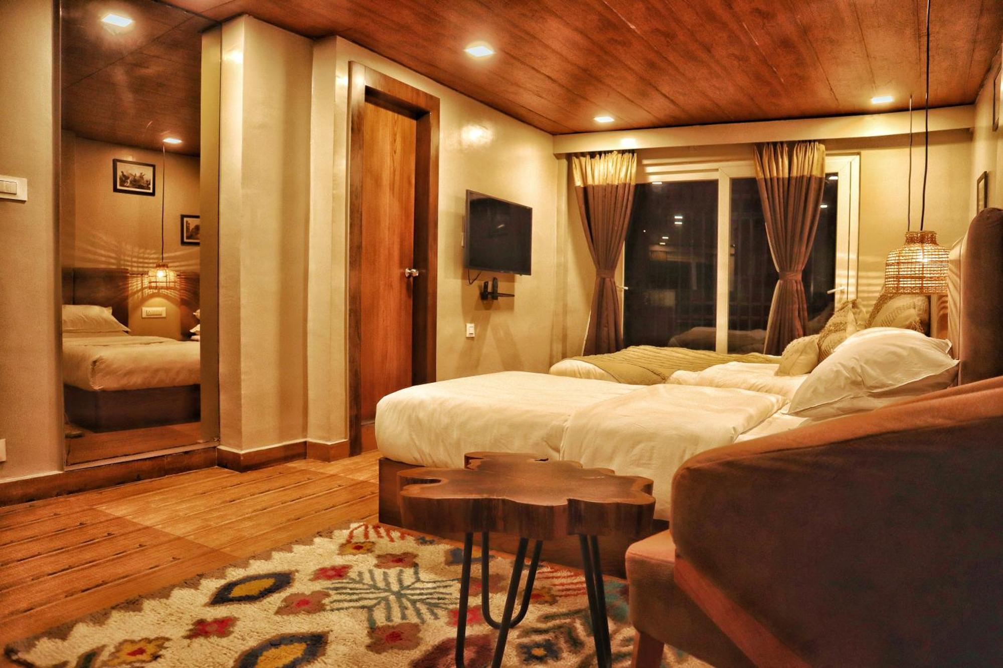 Triple Room Bathroom,1505818918:JPEG