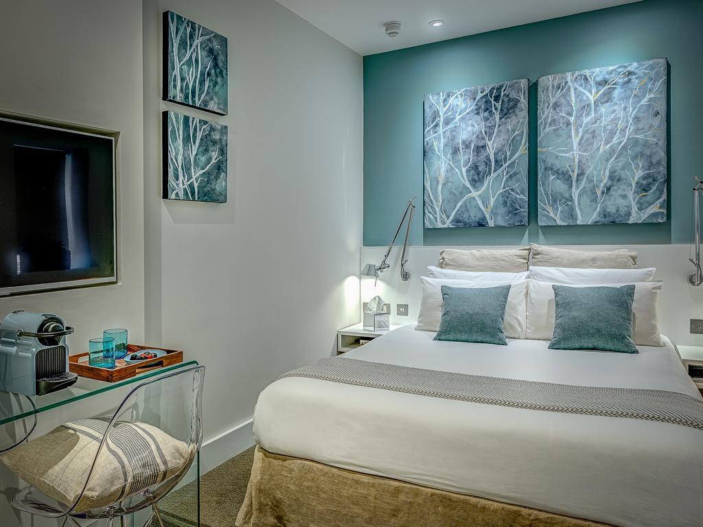 Double Room with Street View