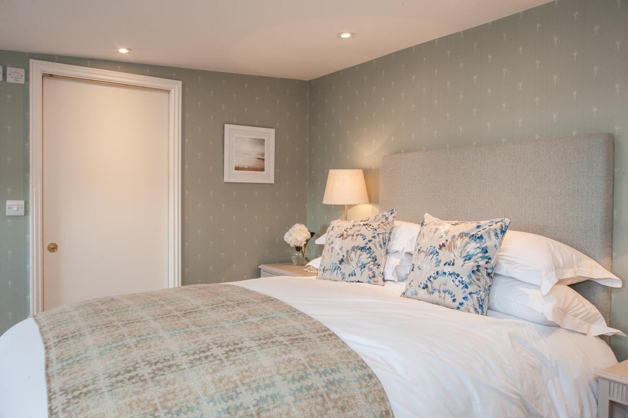 Luxury Family Attic Room,1516383439:JPEG