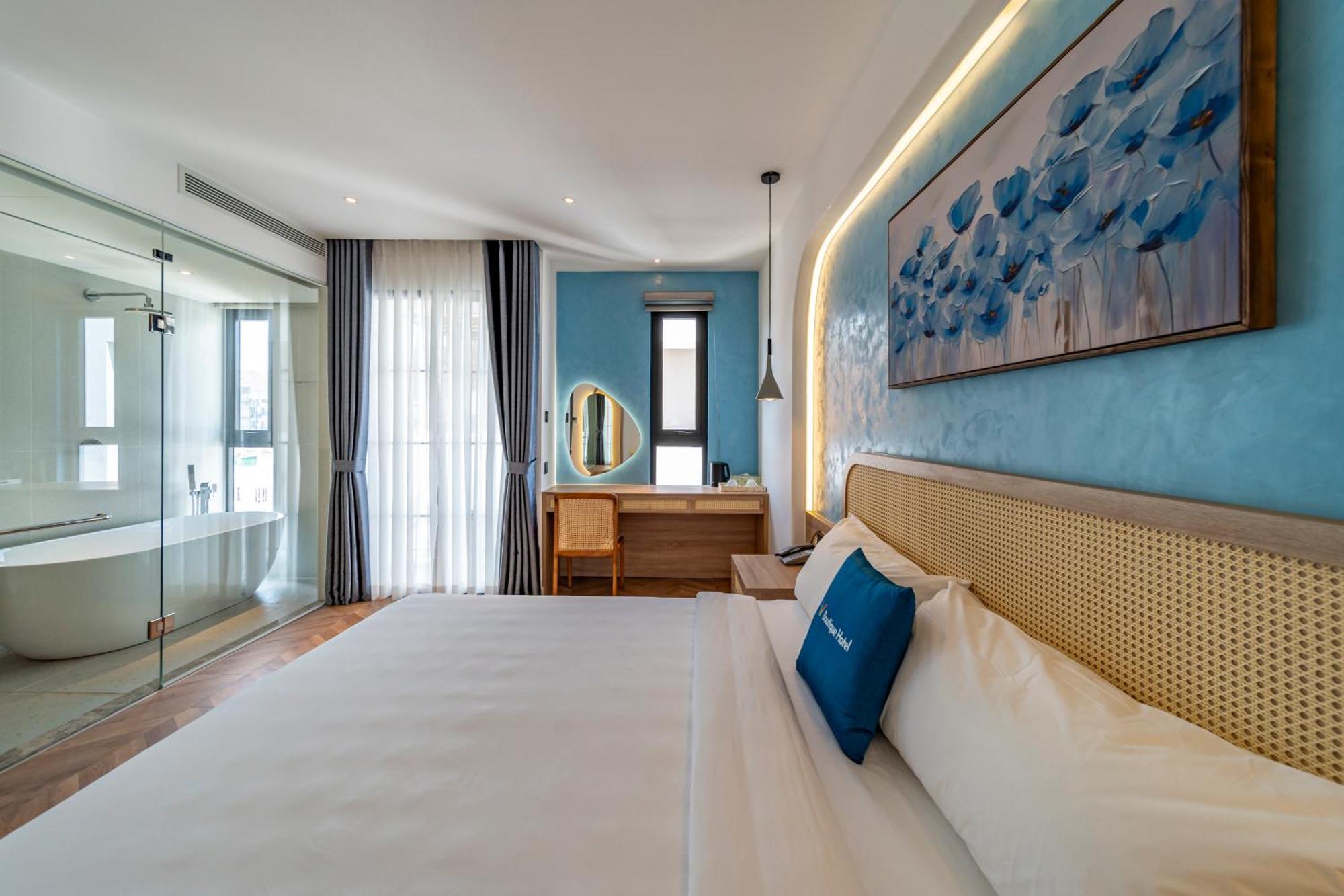 Deluxe Double Room Balcony Bathtub