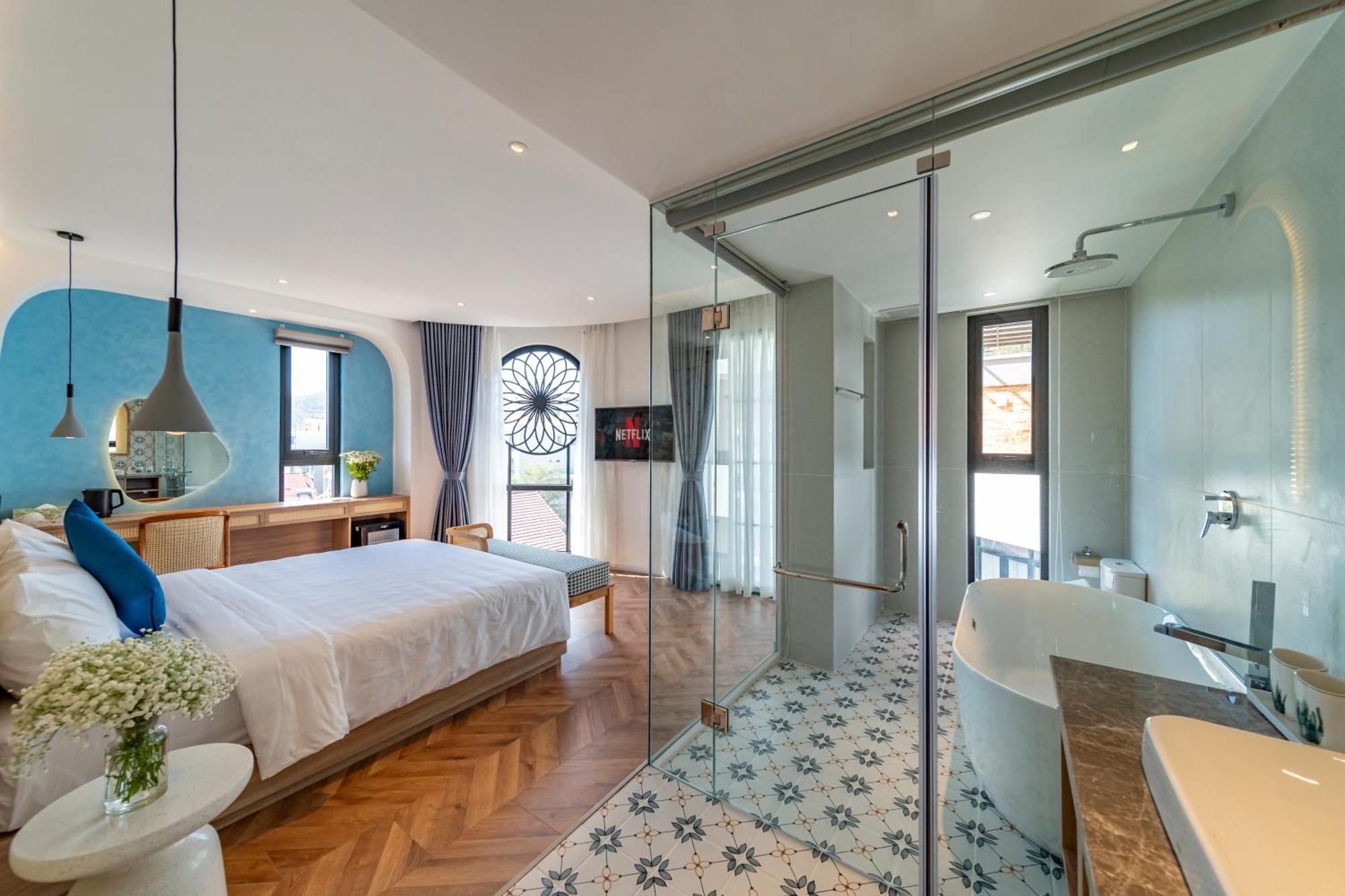 Corner Suite with Balcony and Mountain View
