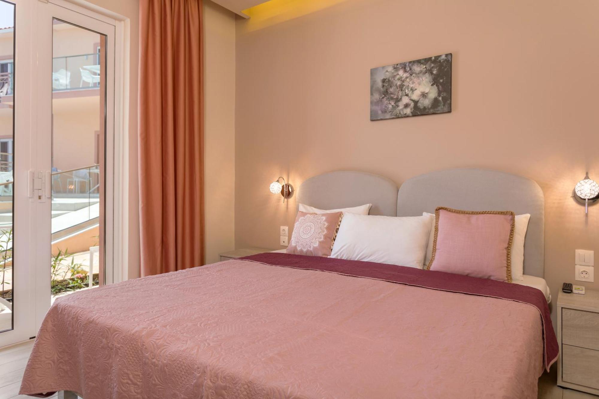 Deluxe Double or Twin Room with City View