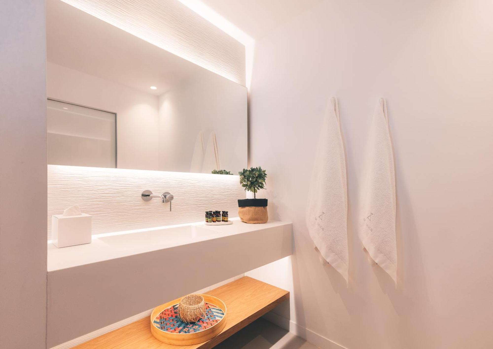 Signature Honeymoon Suite Outdoor Jetted Tub