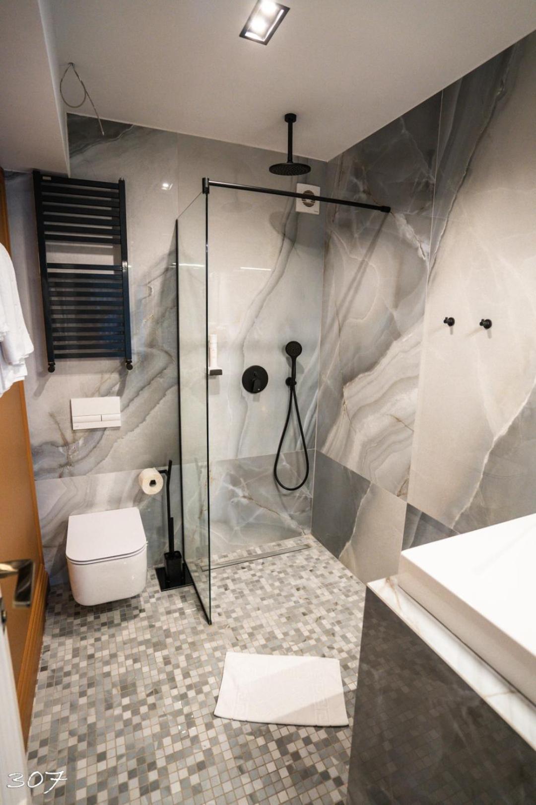 Deluxe Suite,1533405628:JPEG