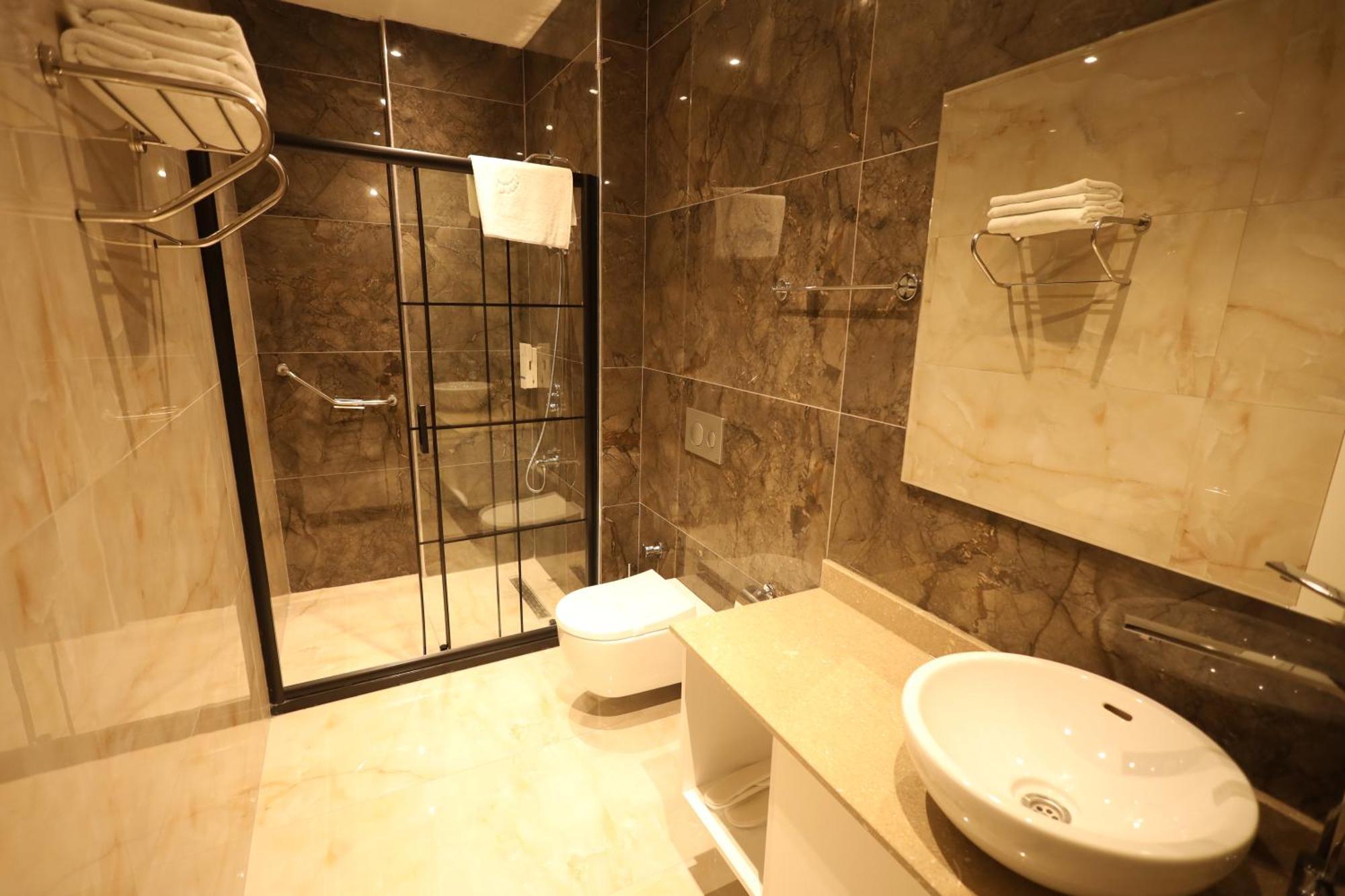 King Suite Spa Bath