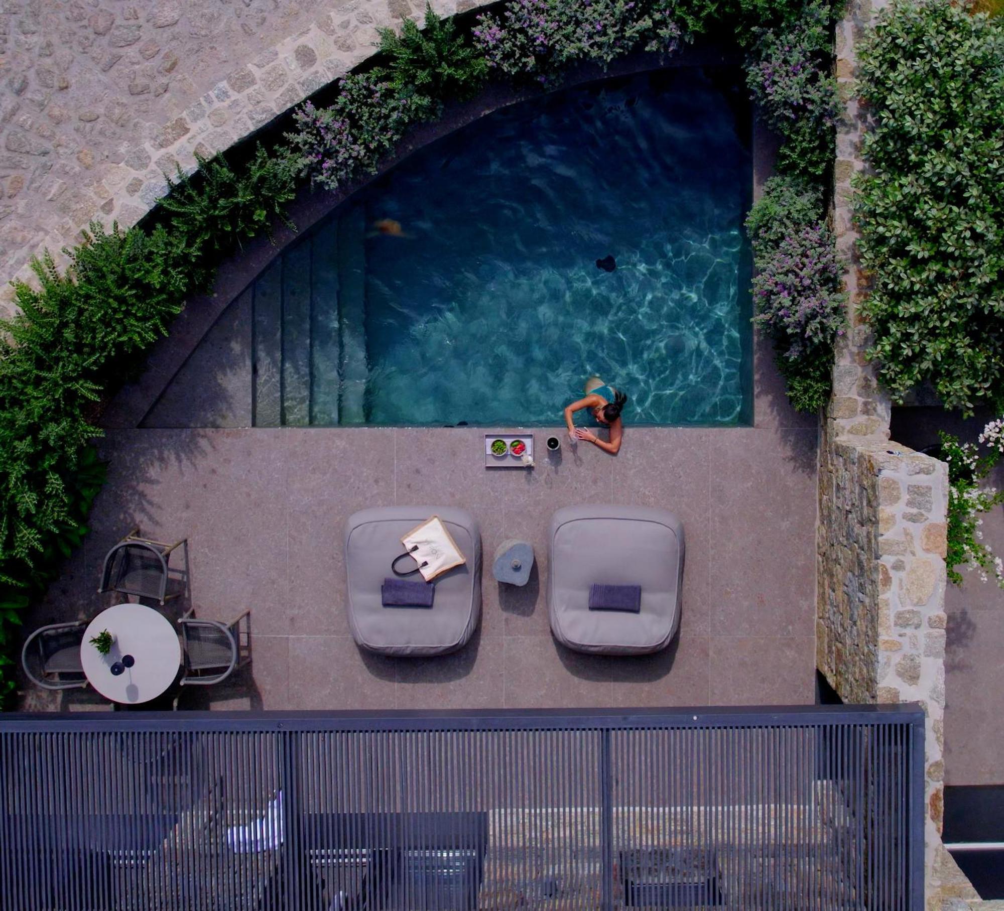 Executive Suite with Sea View & Private Heated Pool