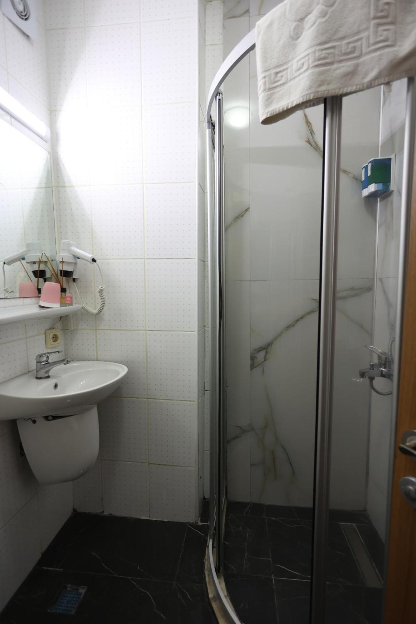 Economy Double Room - Ground Floor,1538857612:JPEG