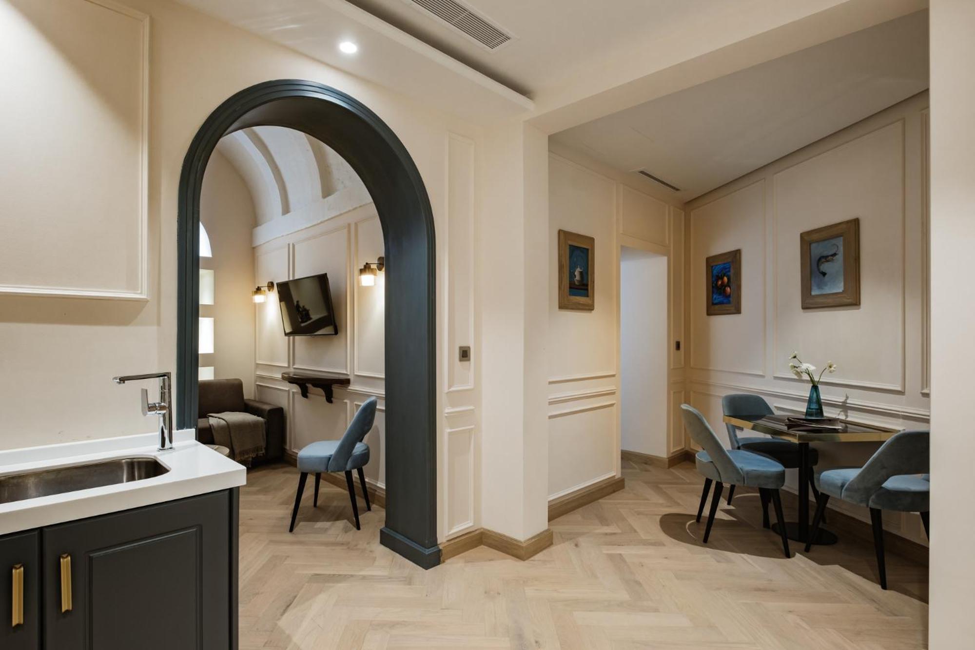 Deluxe Suite,1540106368:JPEG
