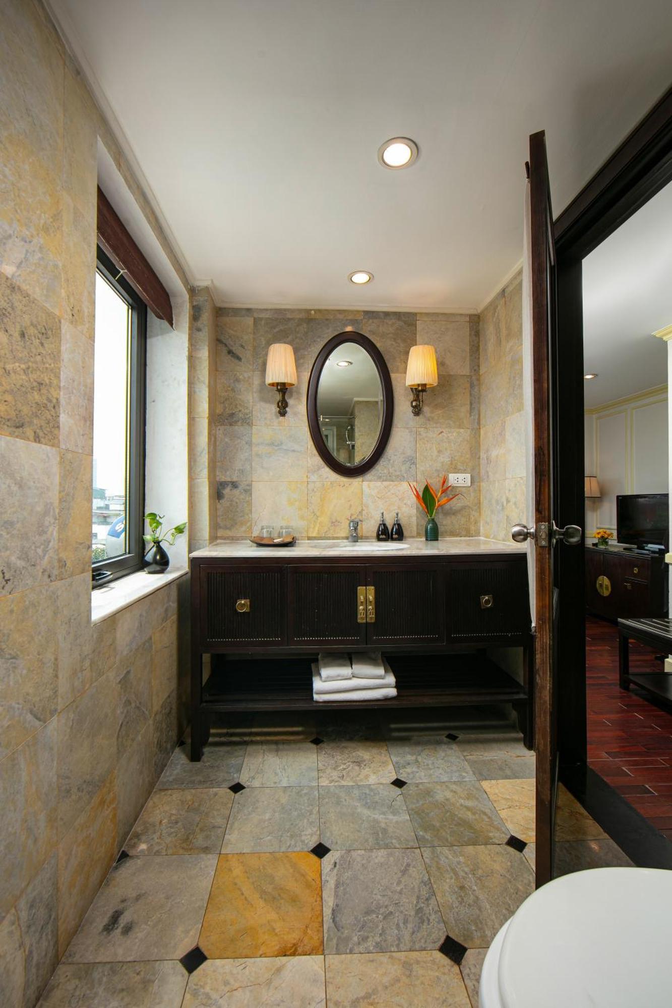 Deluxe Double or Twin Room City View