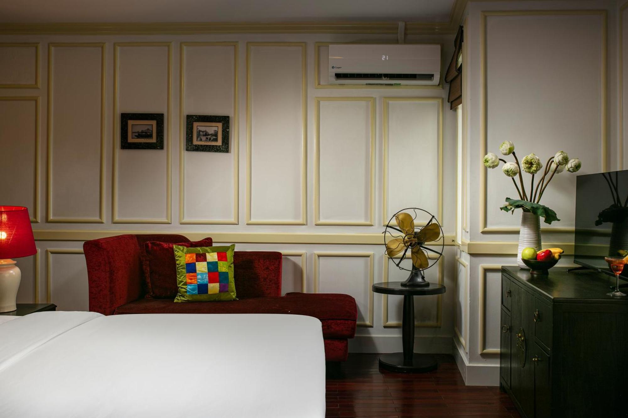 Suite with City View,1545915433:JPEG