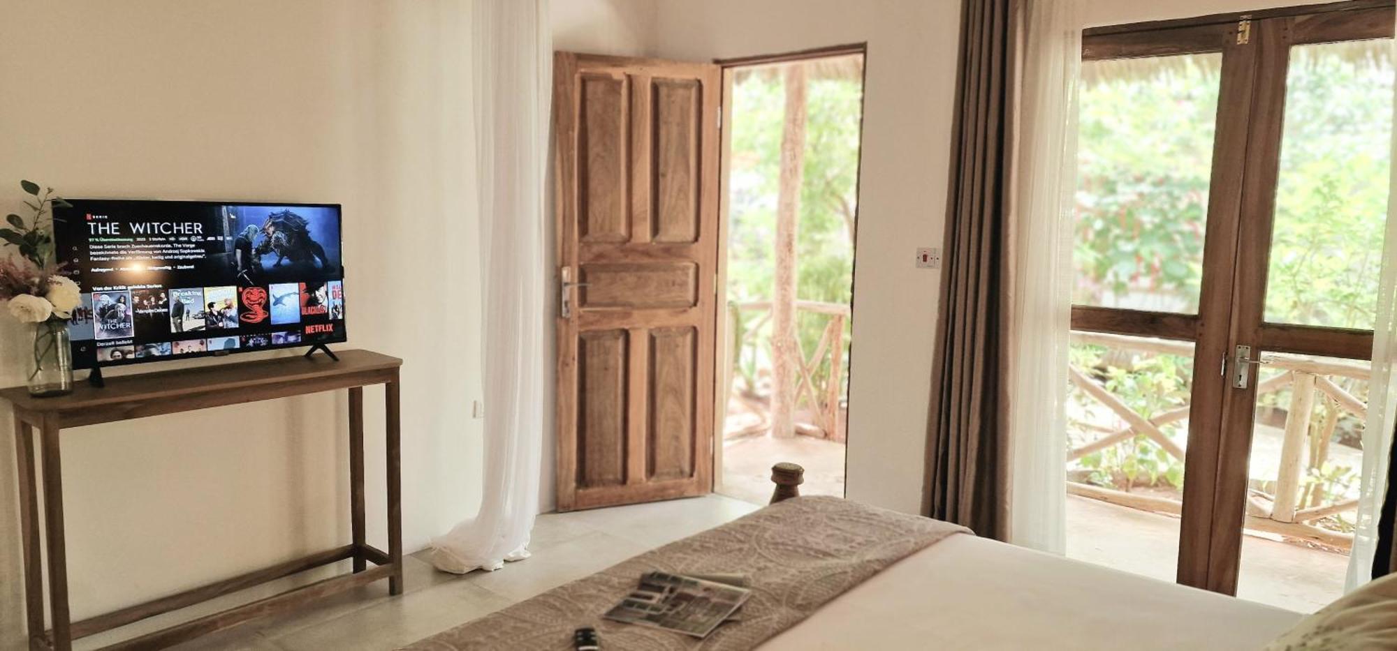 Deluxe Room,1550462980:JPEG