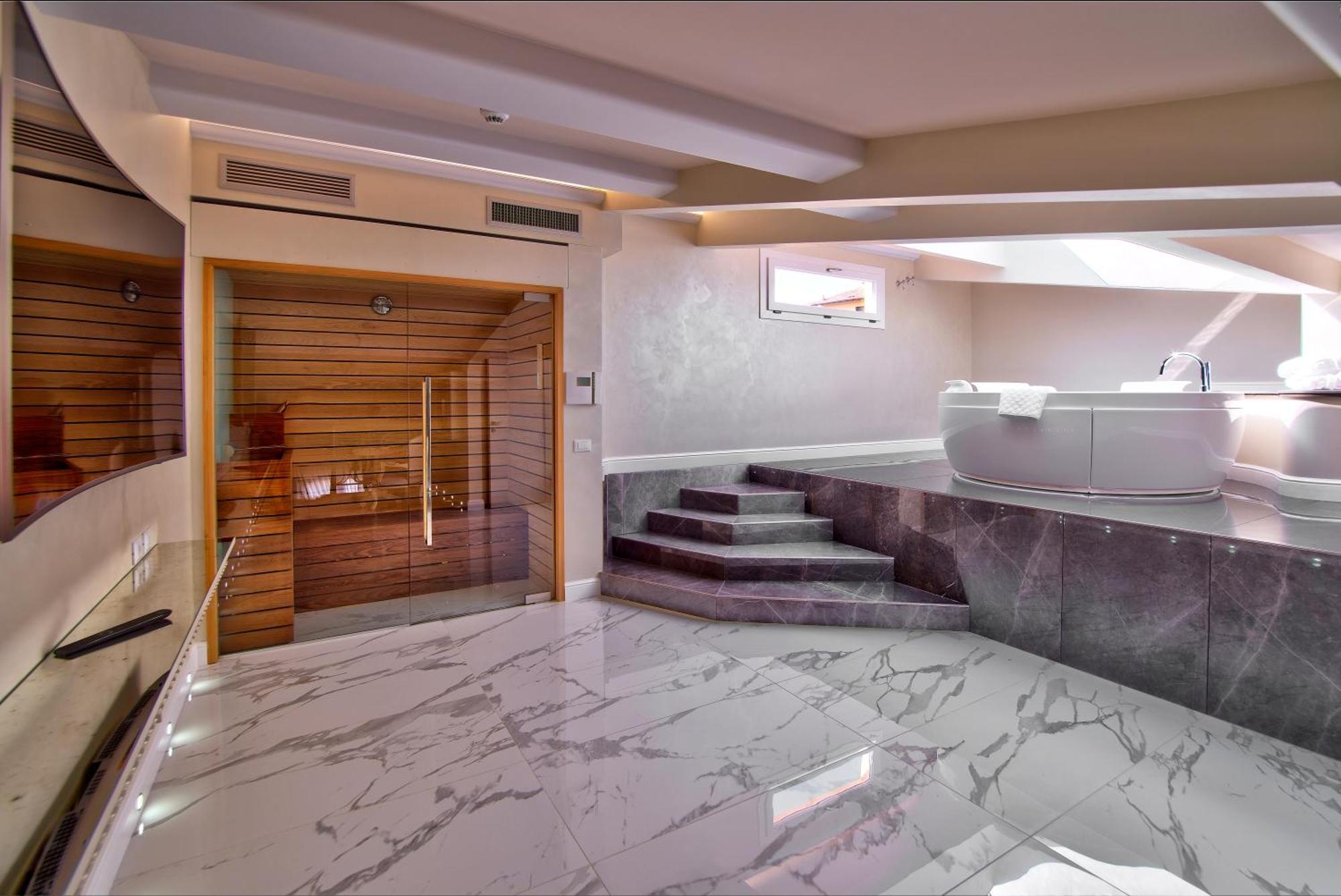 Deluxe Suite Spa Bath Sauna Spa Access