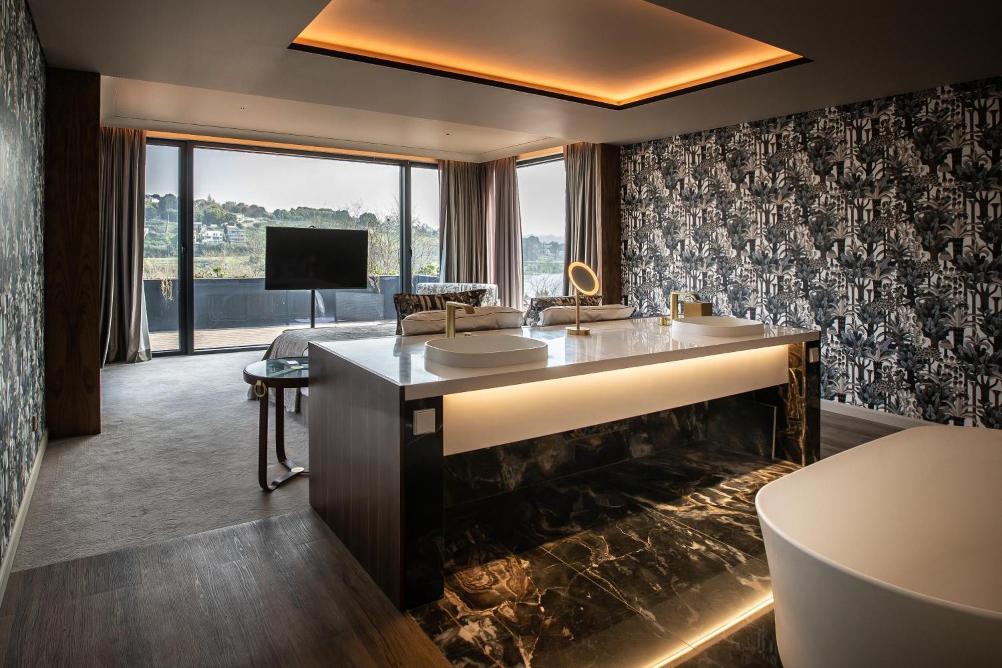 Signature Suite,1567334030:JPEG