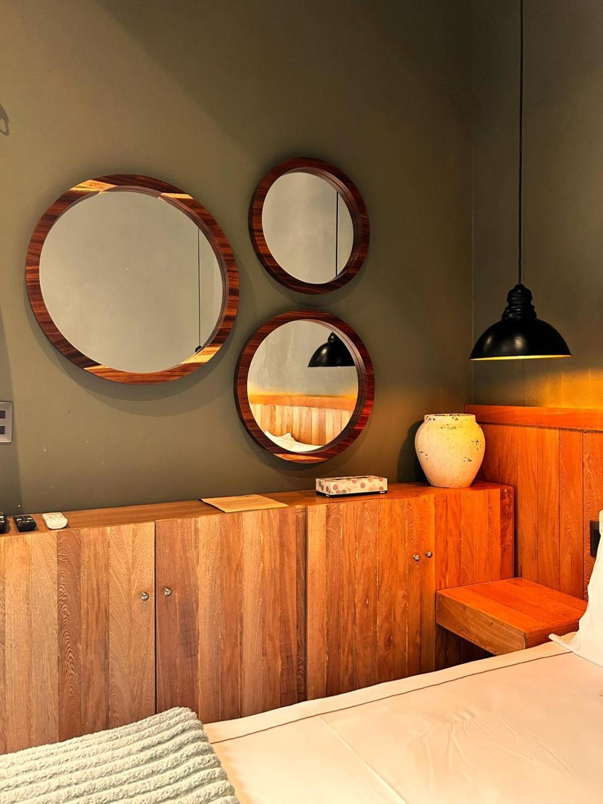 Deluxe Queen Suite