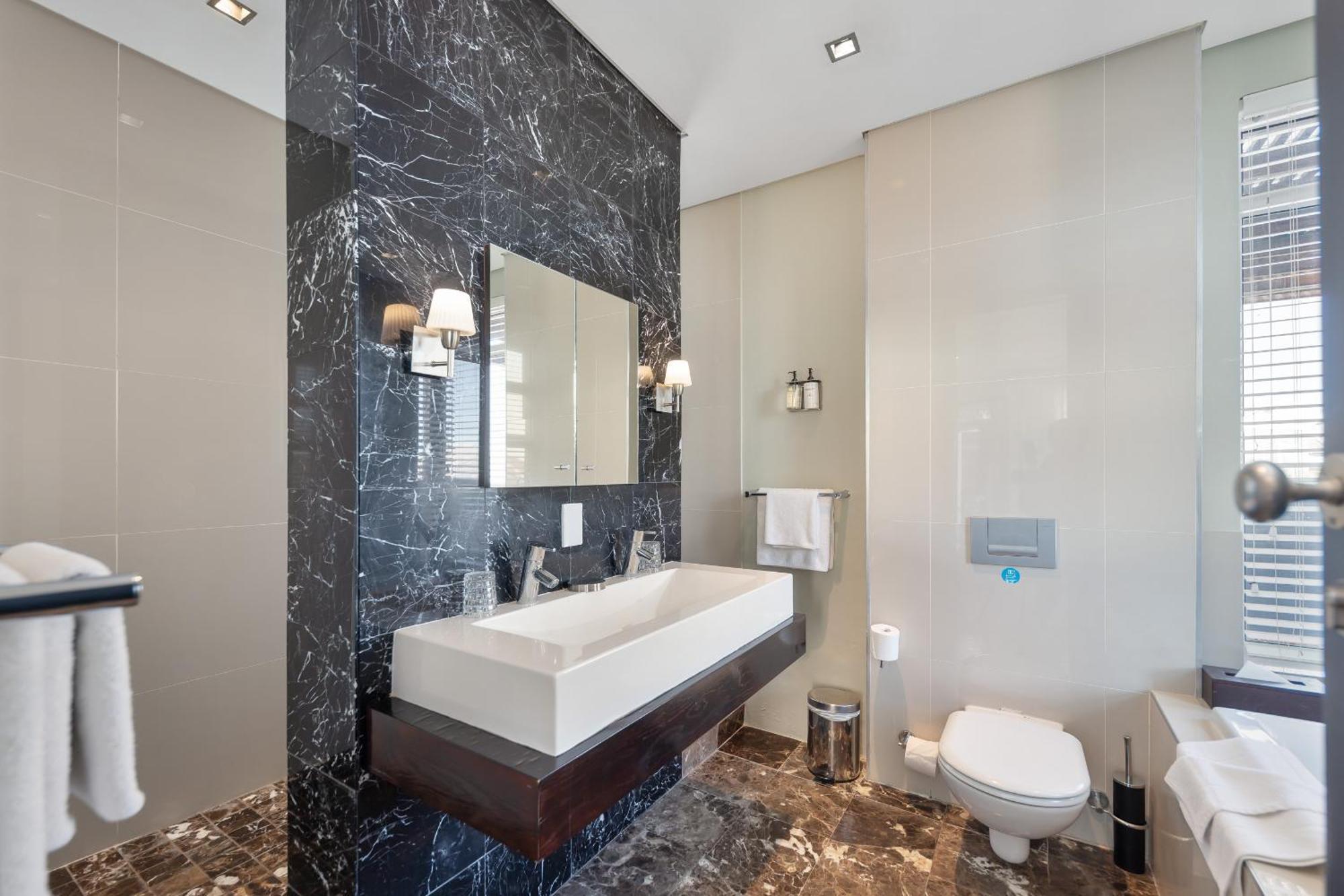 Suite with Terrace,1572632378:JPEG