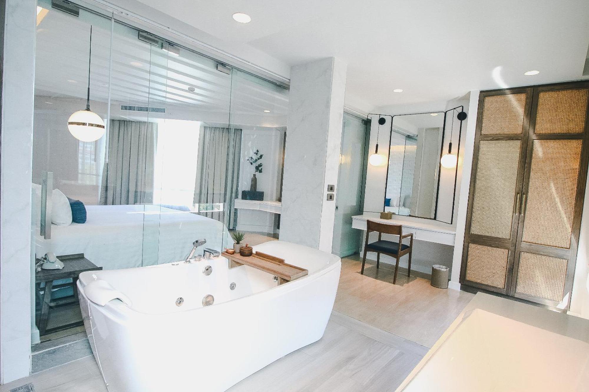 Sensory Suite Jacuzzi 24 Hours Room