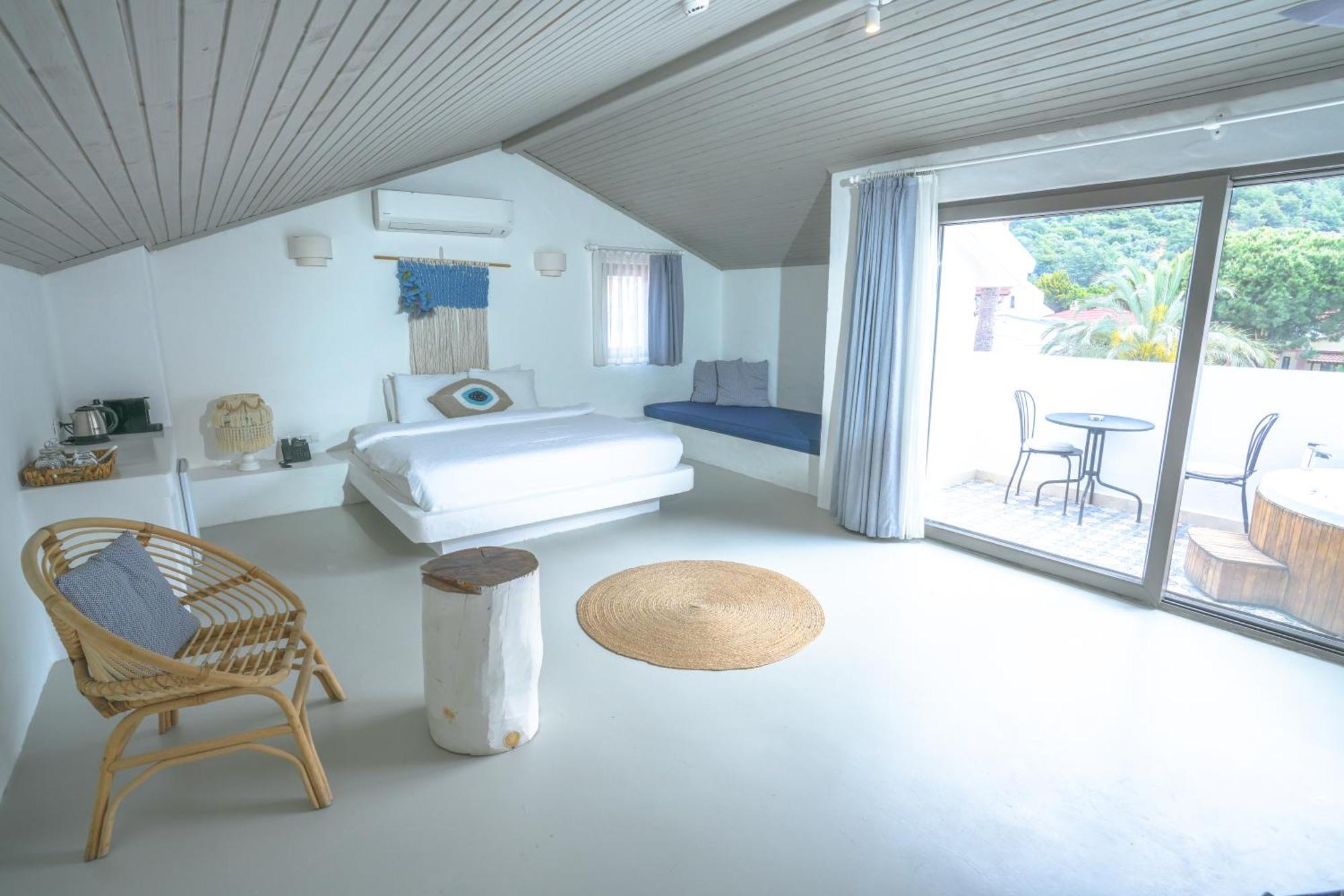 Double Room with Terrace,1587551197:JPEG
