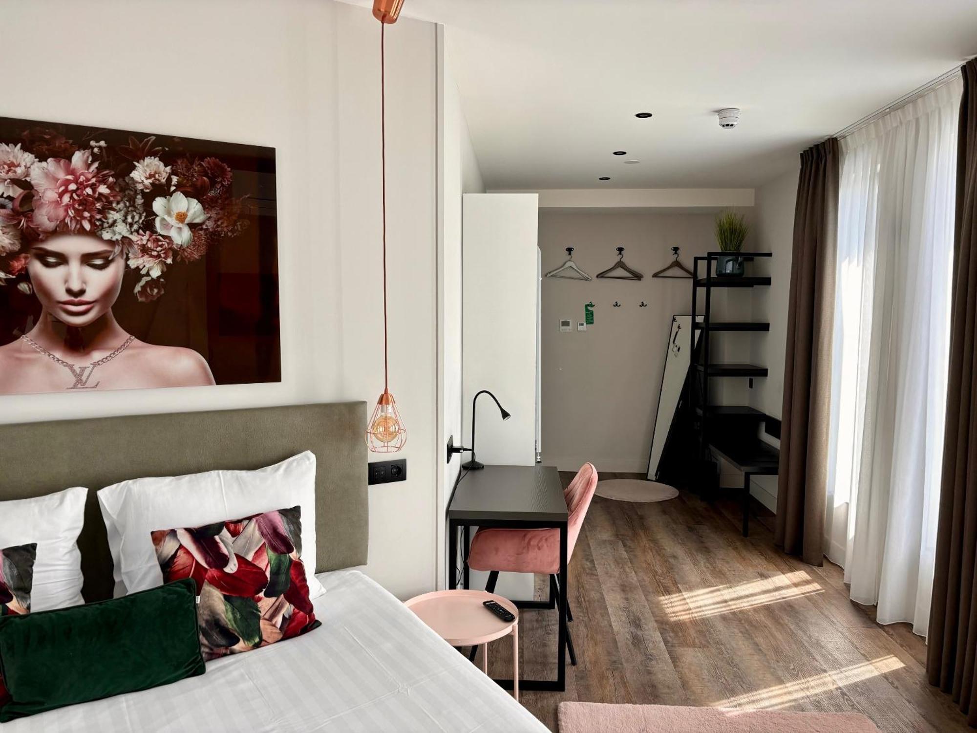 Family Room,1652830823:JPEG