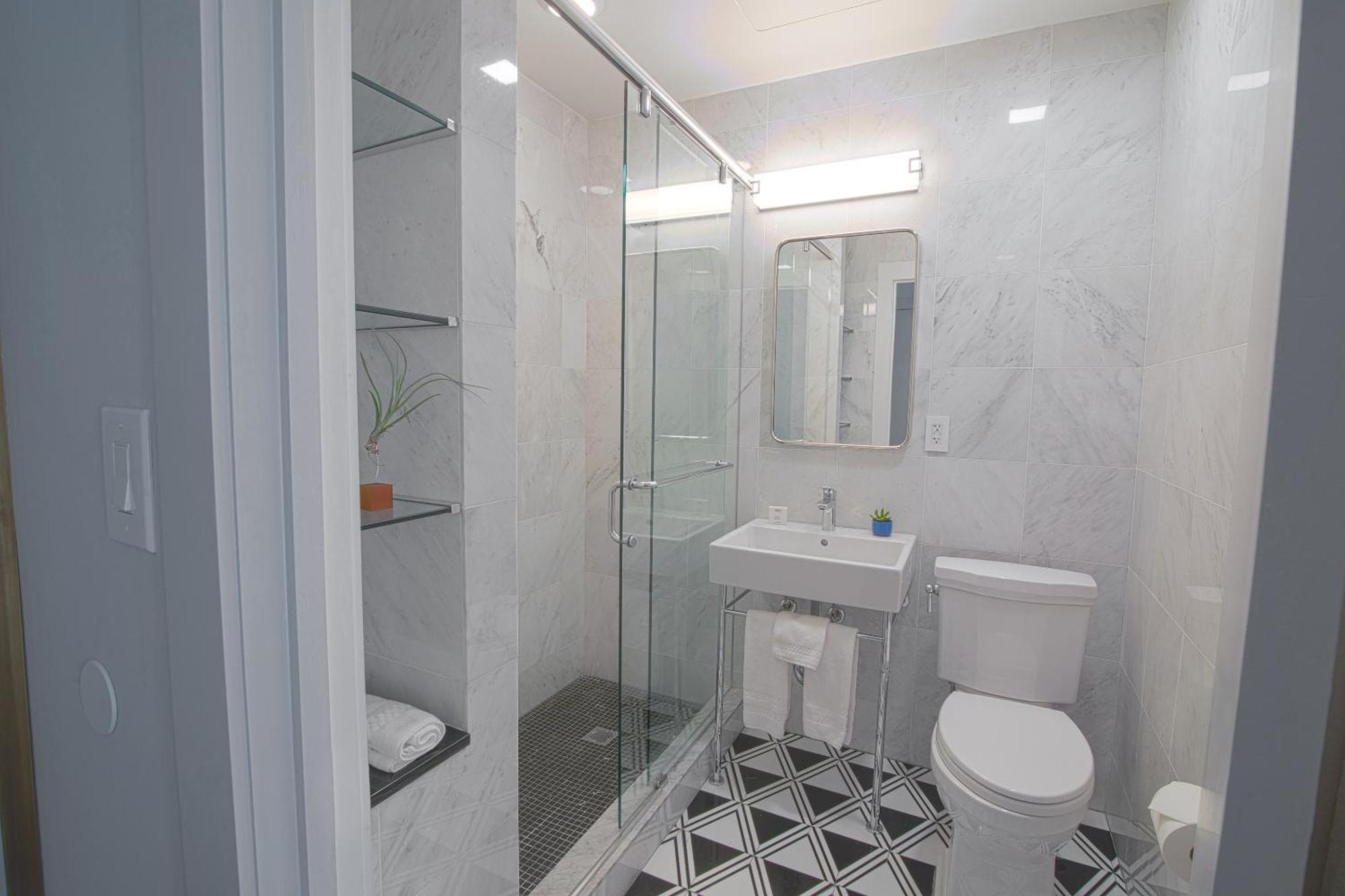 Hudson Two-bedroom Suite 1 King Bed 2 Full Beds & Sofa Bed